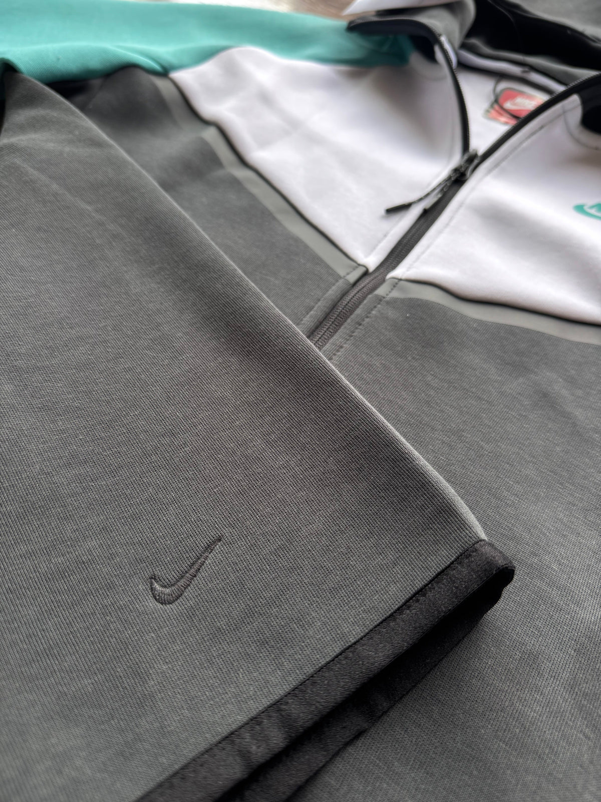 CONJUNTO NIKE TECH FLEECE - M3