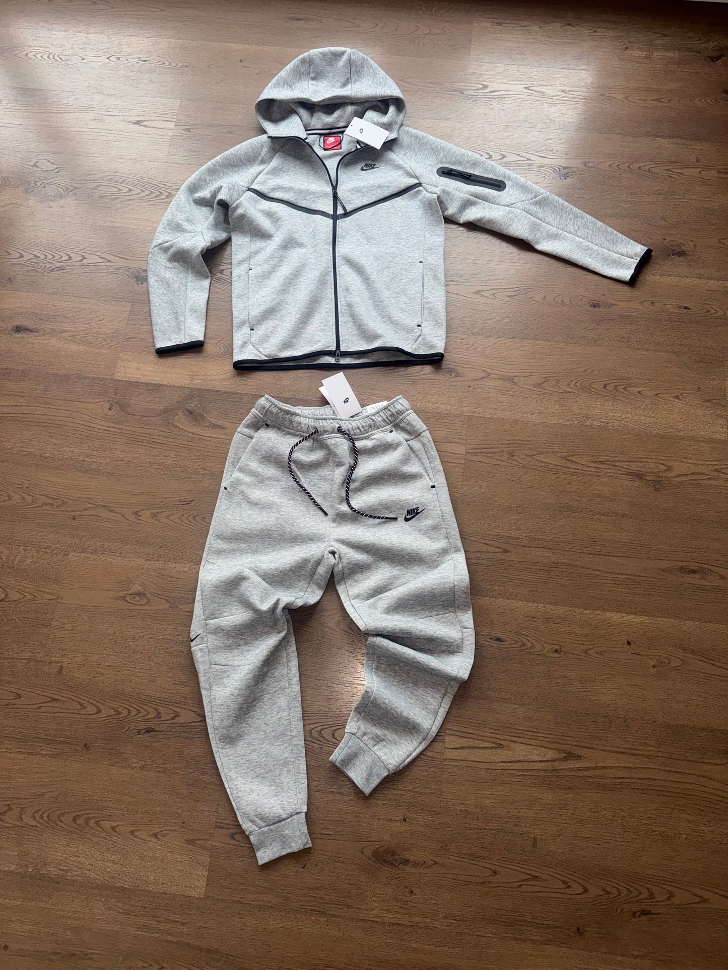 NIKE TECH FLEECE - M2