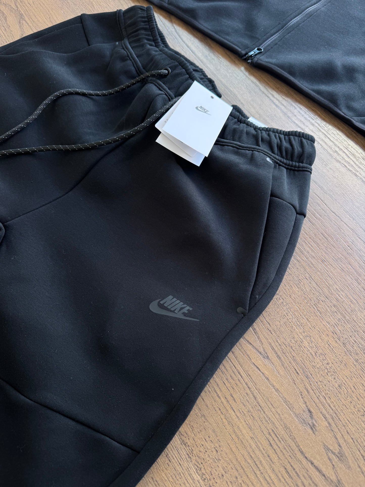 NIKE TECH FLEECE - M6