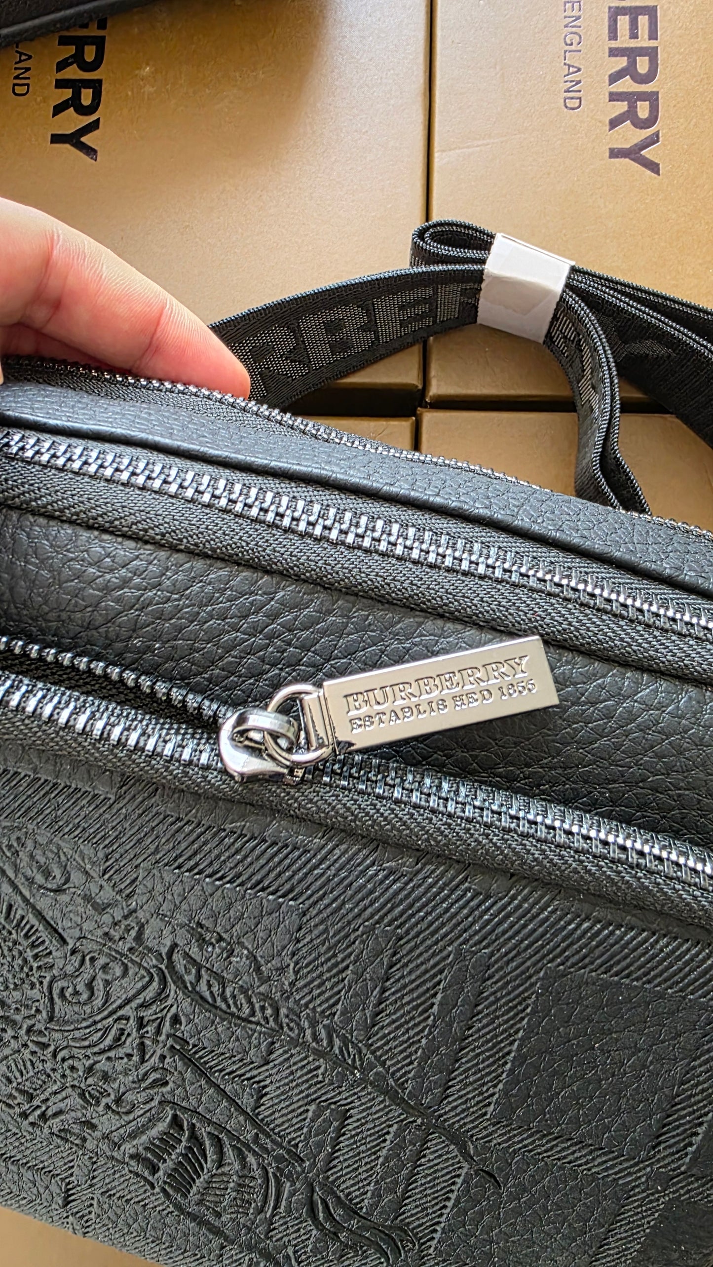 BOLSO HOMBRE - BURBERRY - M6