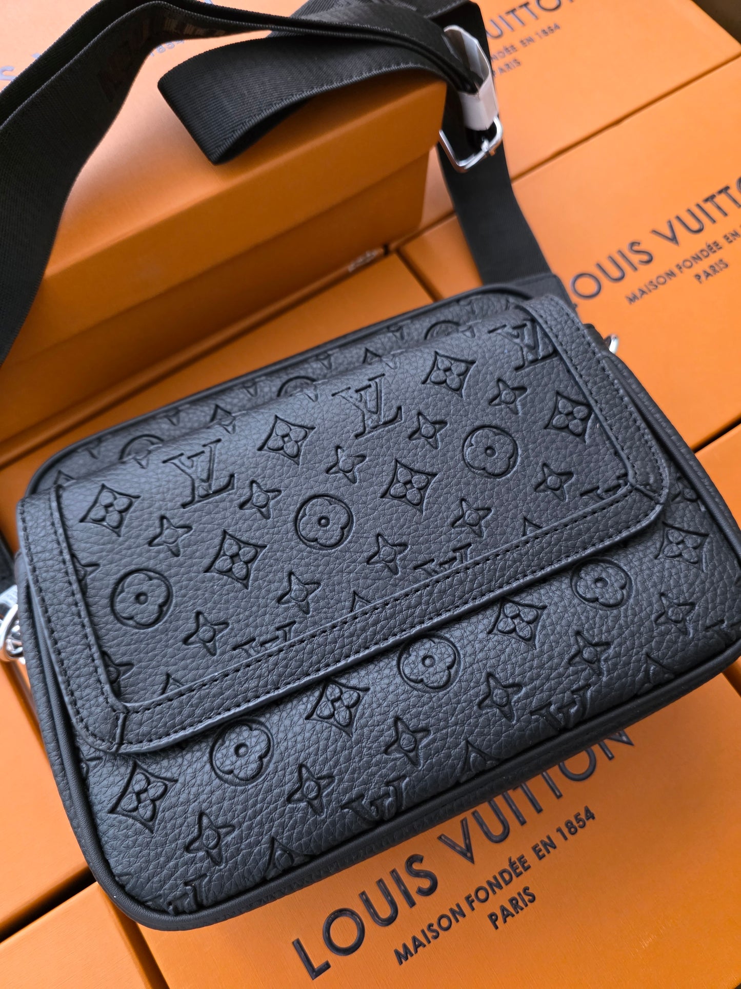 BOLSO HOMBRE - LV- M1