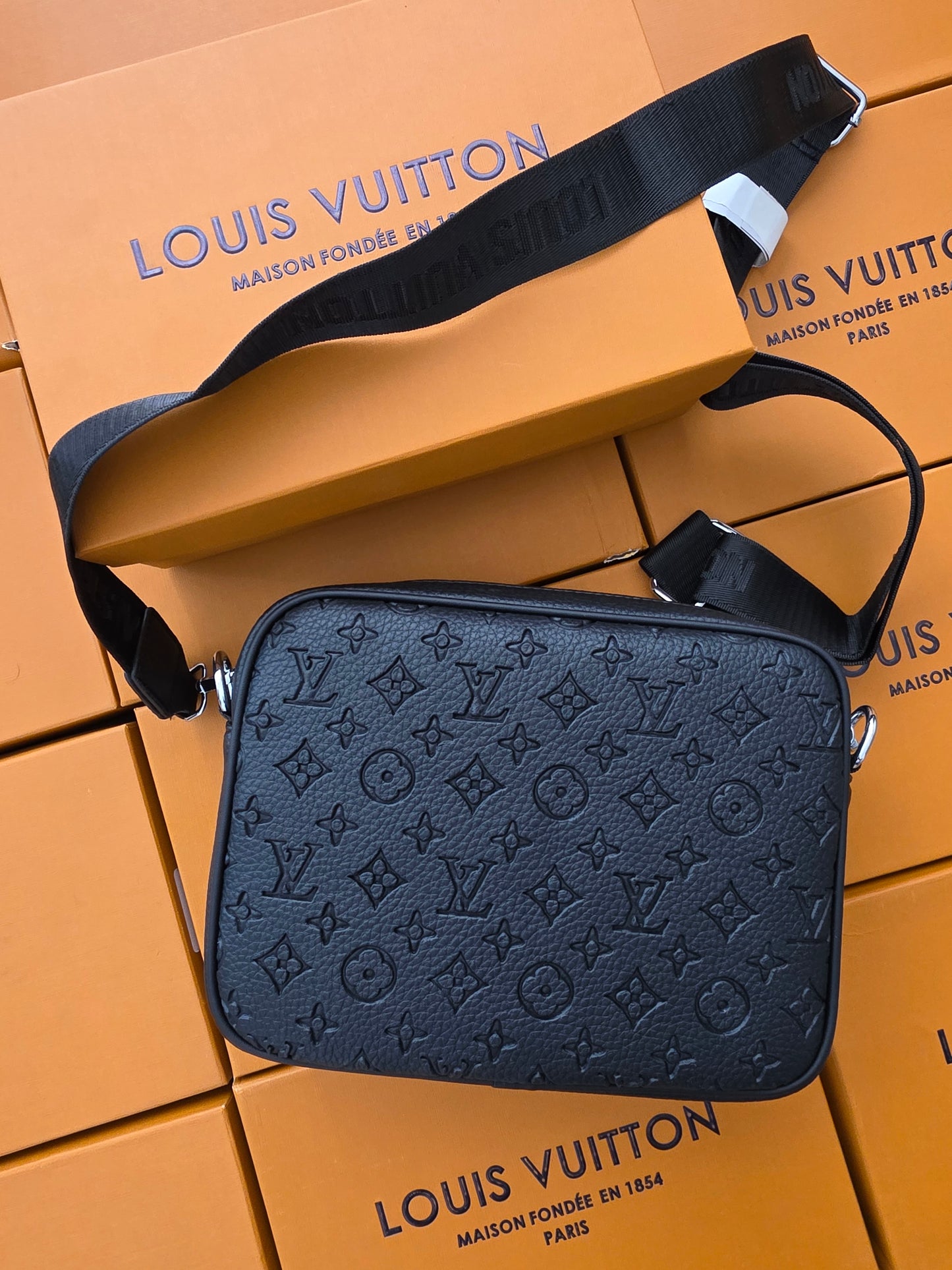 BOLSO HOMBRE - LV- M1