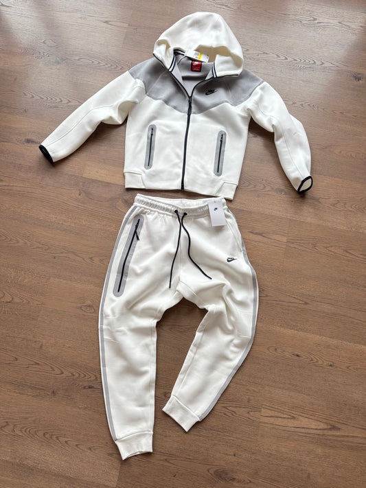 NIKE TECH FLEECE - M1
