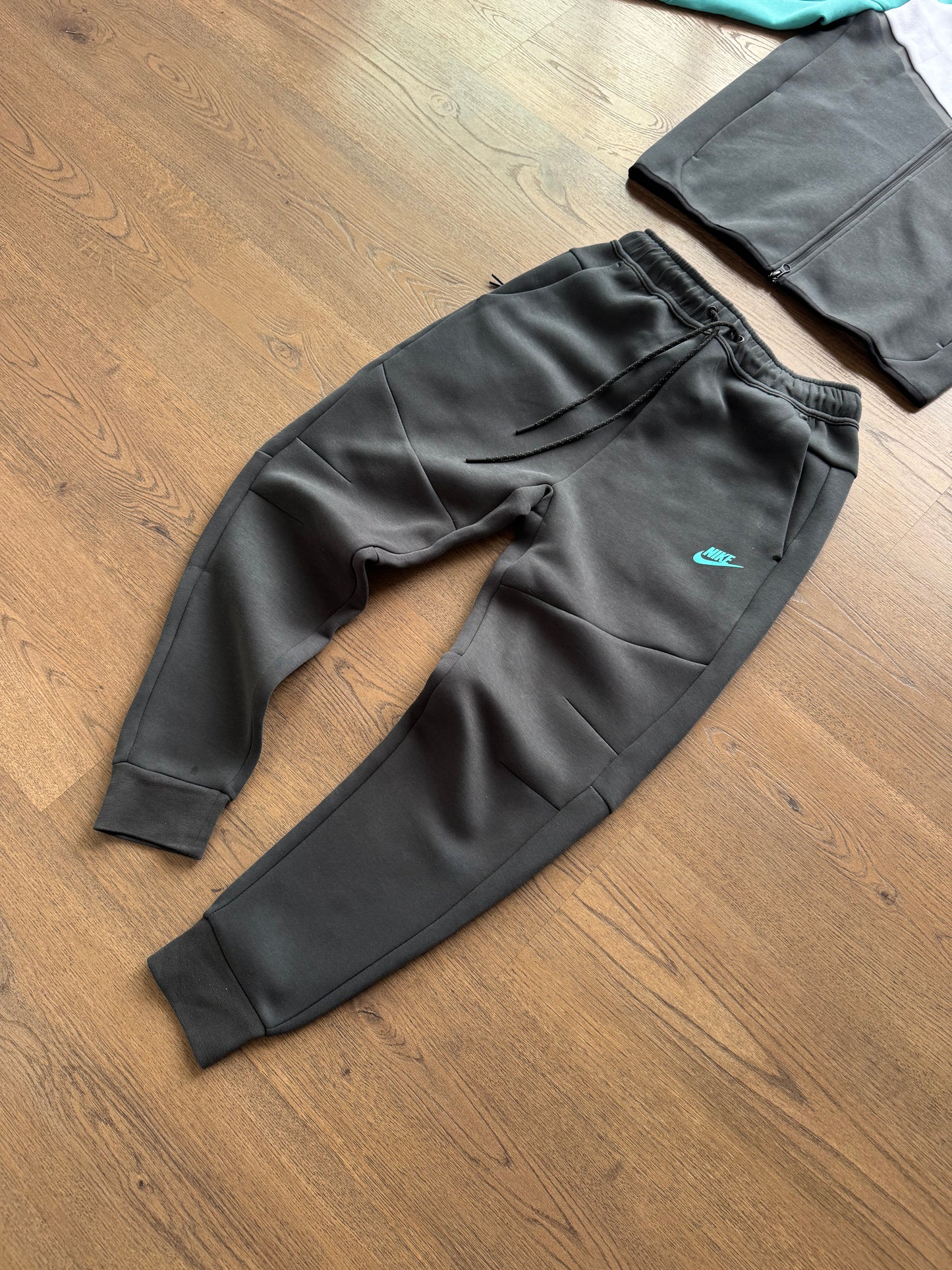NIKE TECH FLEECE - M3