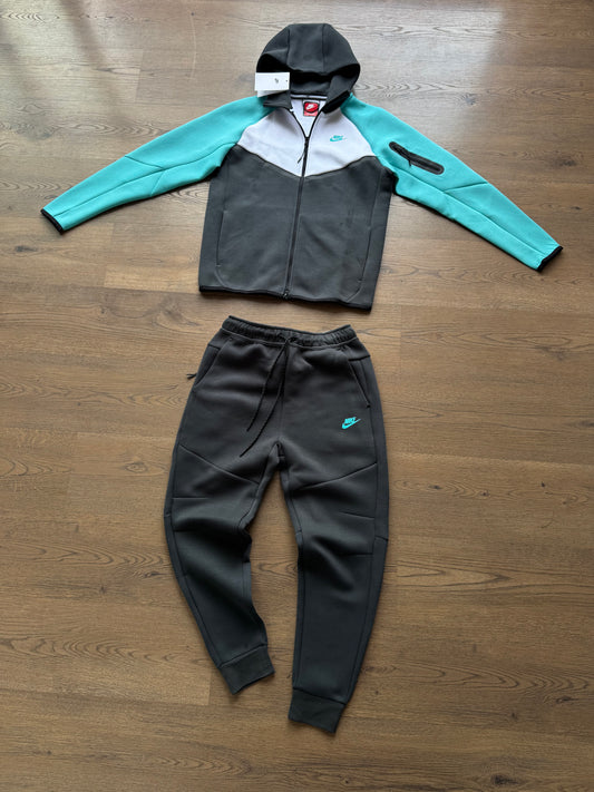 NIKE TECH FLEECE - M3