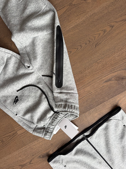 NIKE TECH FLEECE - M2