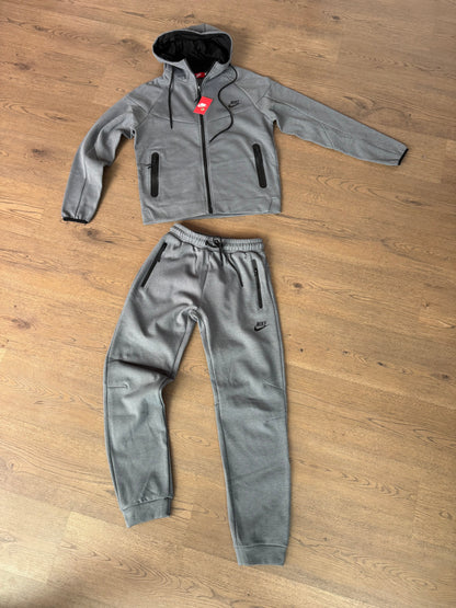 NIKE TECH FLEECE - F2