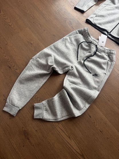 NIKE TECH FLEECE - M2