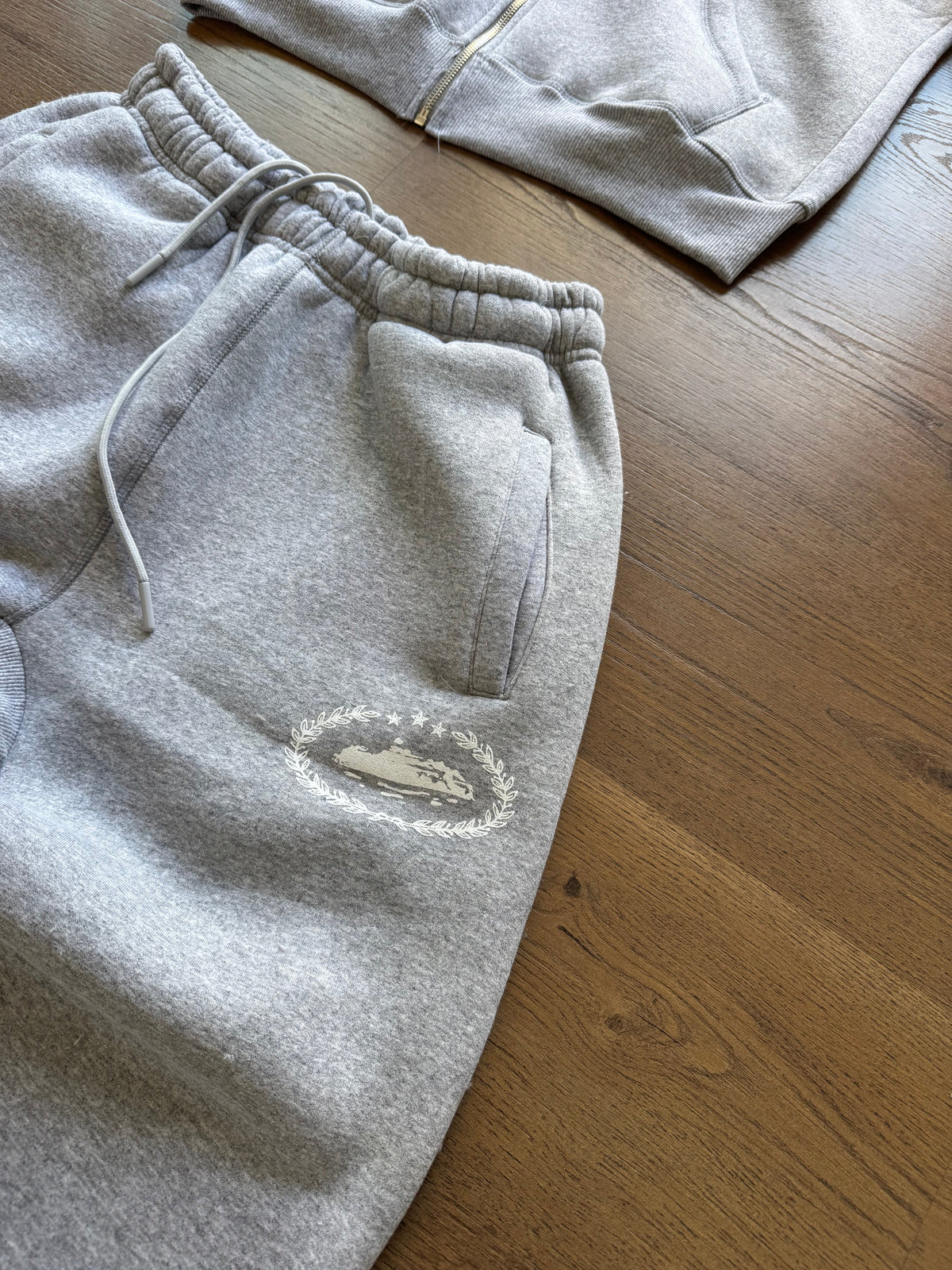 CONJUNTO CORTEIZ OVERSIZE M2 - GRIS