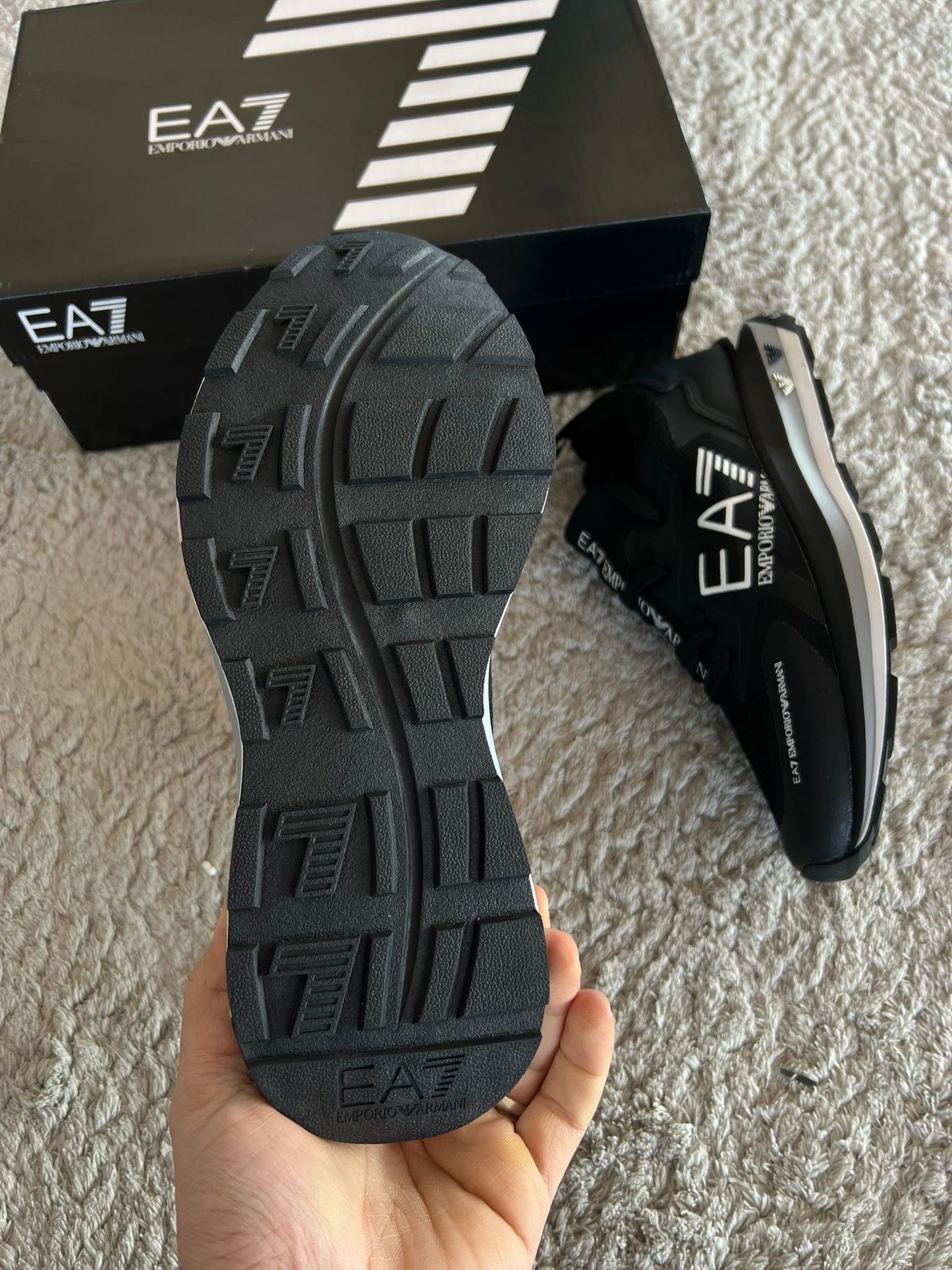 EMPORIO ARMANI X8X113 - MODELO 1