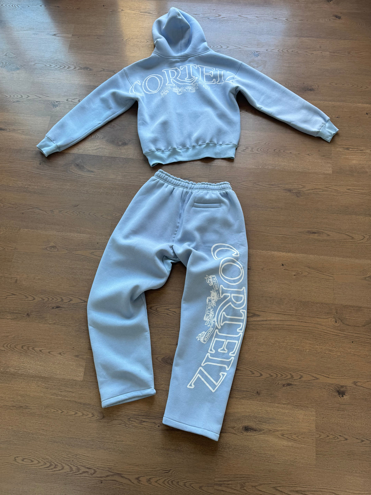 CONJUNTO CORTEIZ OVERSIZE M3 - AZUL CELESTE