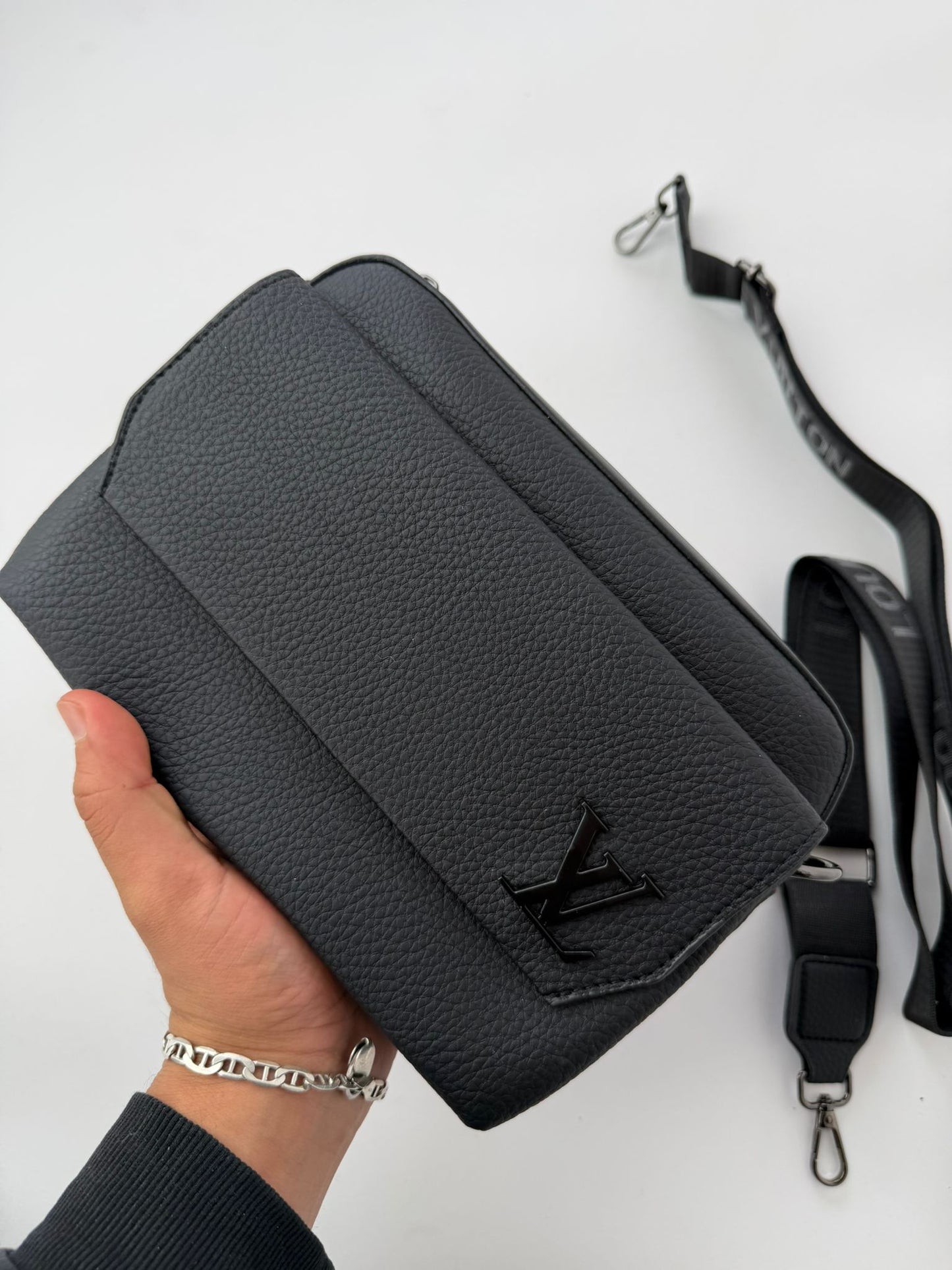 BOLSO HOMBRE - LV- M1