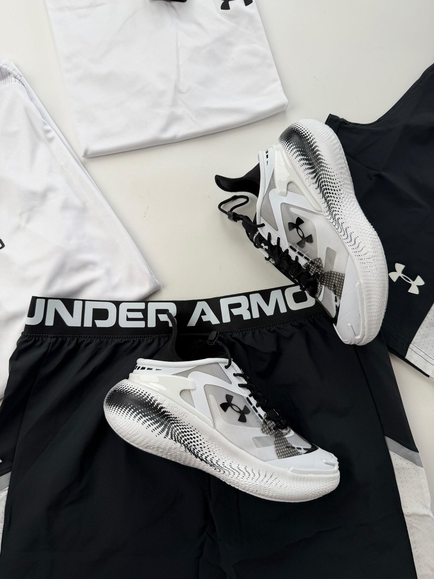 UNDER ARMOUR -ECHO SLIPSPEED- M5
