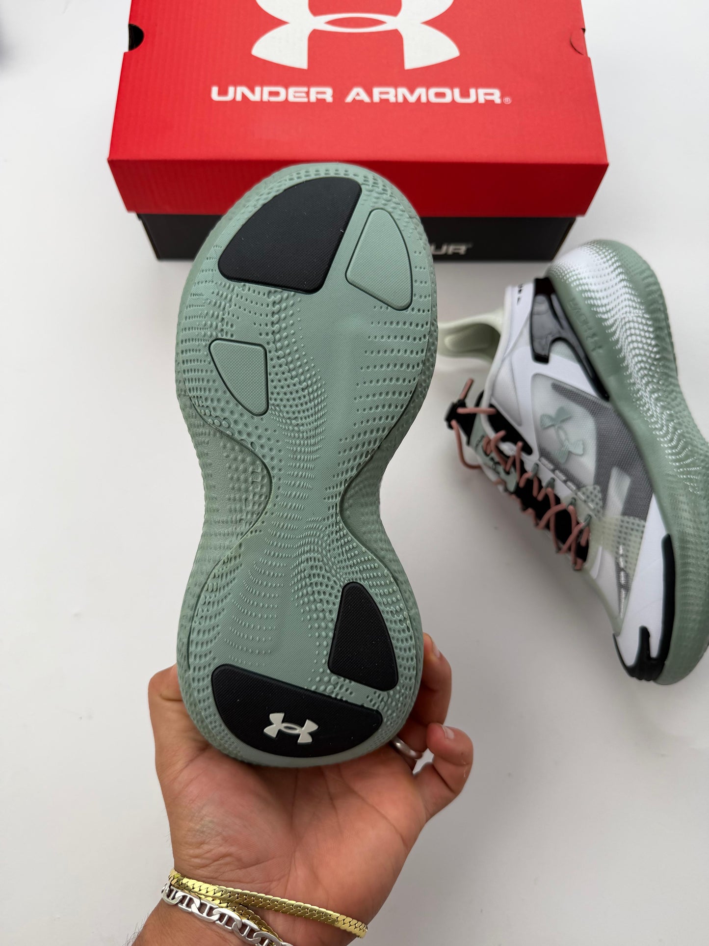 UNDER ARMOUR -ECHO SLIPSPEED- M3
