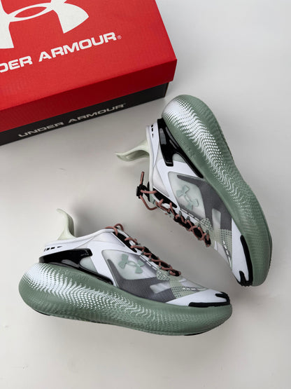 UNDER ARMOUR -ECHO SLIPSPEED- M3