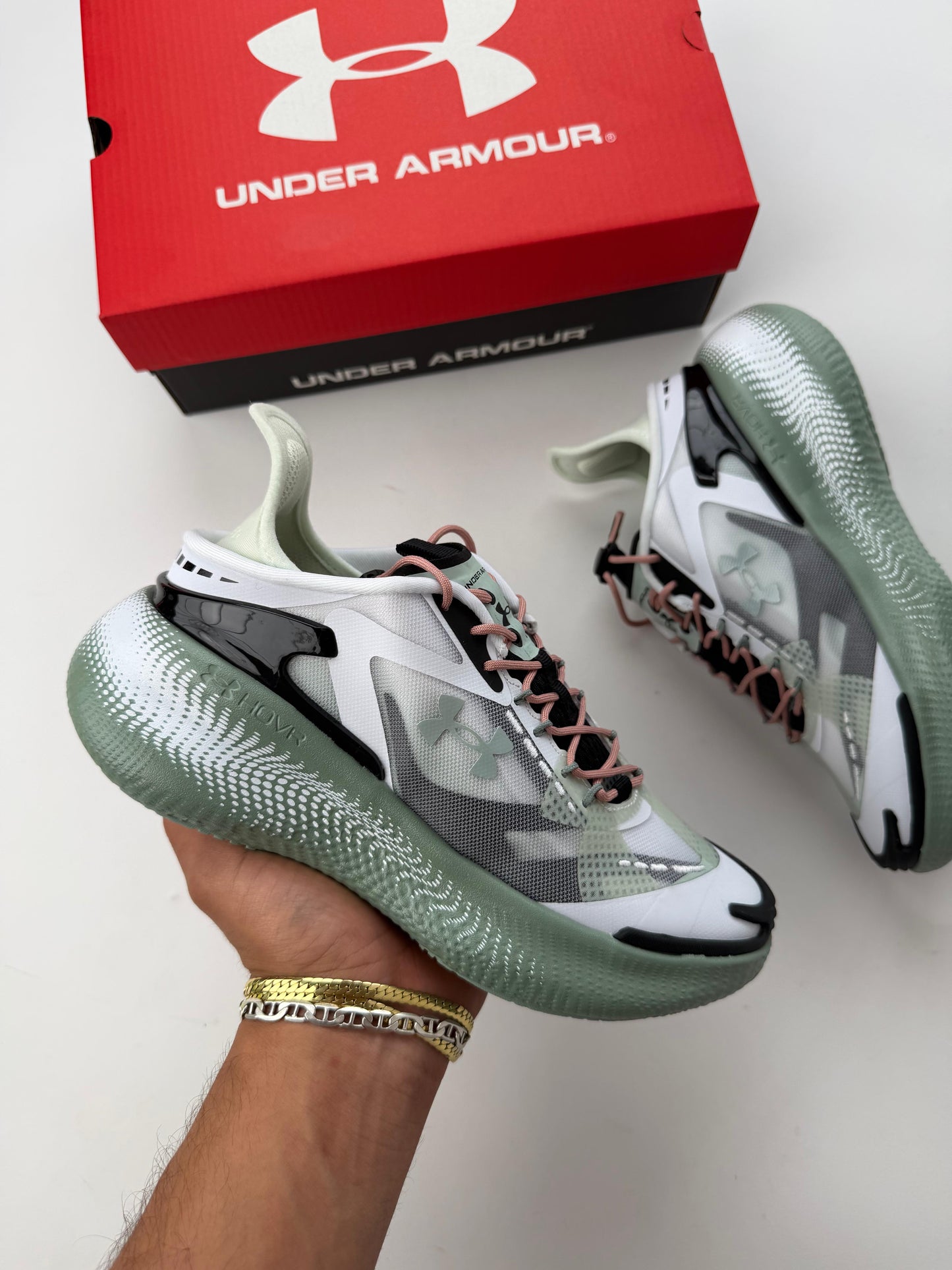 UNDER ARMOUR -ECHO SLIPSPEED- M3
