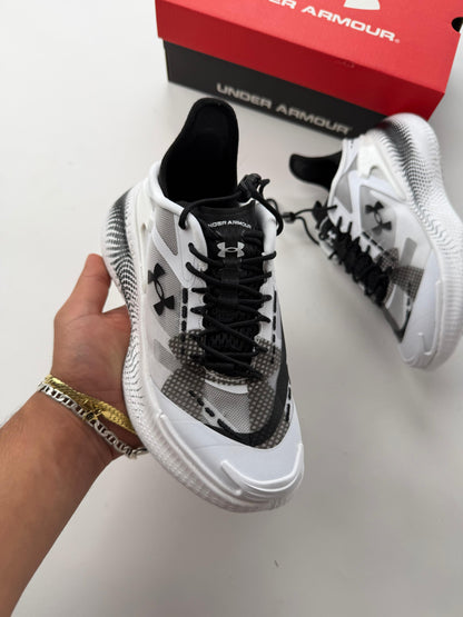 UNDER ARMOUR -ECHO SLIPSPEED- M5
