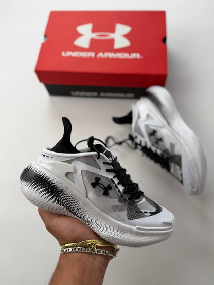 UNDER ARMOUR -ECHO SLIPSPEED- M5