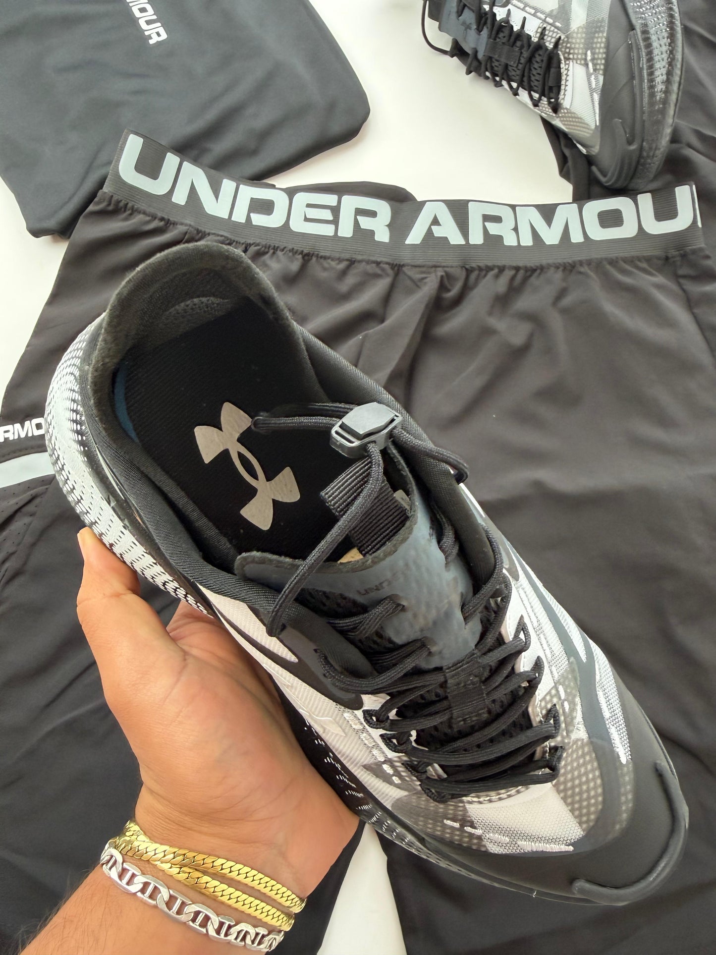 UNDER ARMOUR -ECHO SLIPSPEED- M4