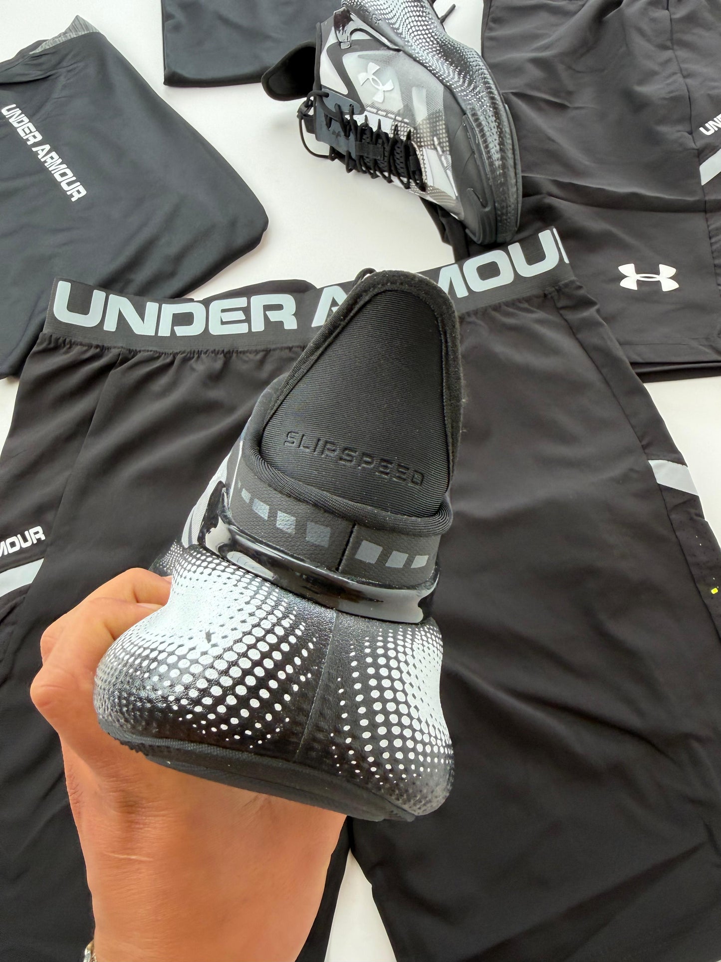 UNDER ARMOUR -ECHO SLIPSPEED- M4