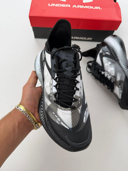 UNDER ARMOUR -ECHO SLIPSPEED- M4