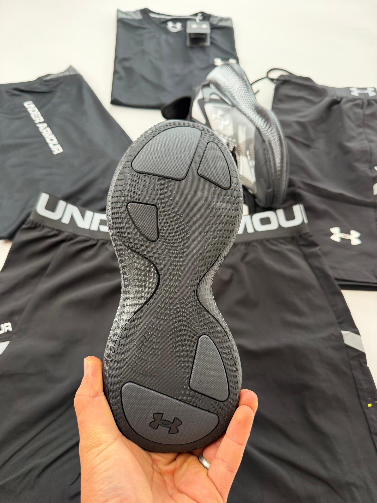 UNDER ARMOUR -ECHO SLIPSPEED- M4
