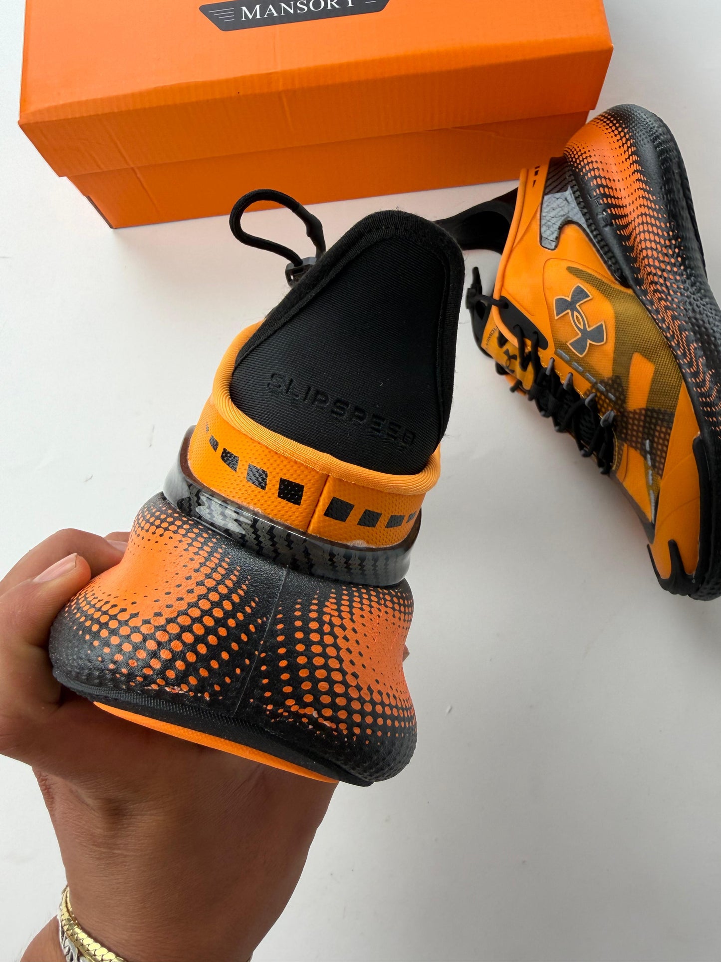 UNDER ARMOUR -ECHO SLIPSPEED- M2