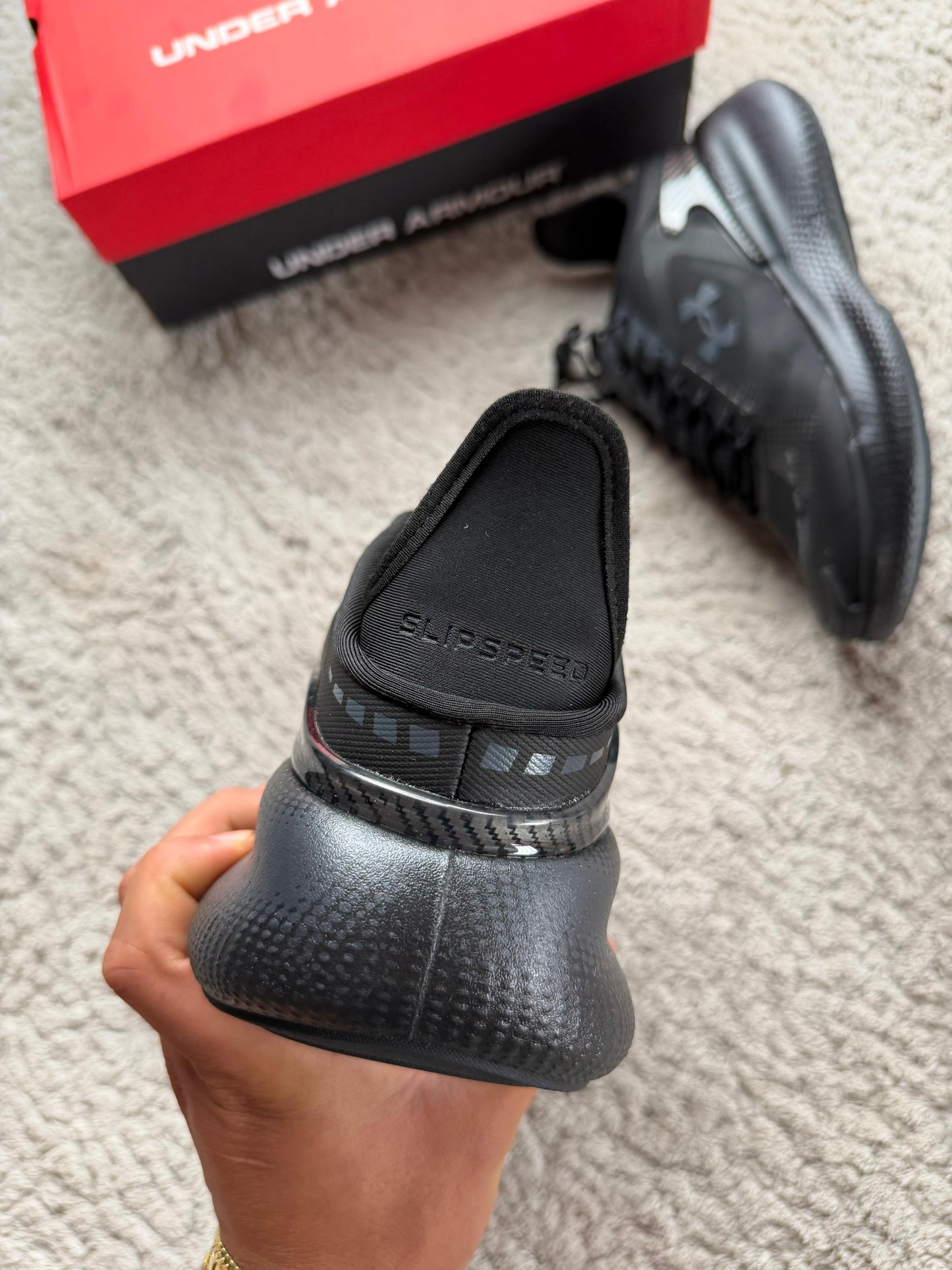 UNDER ARMOUR -ECHO SLIPSPEED- M1