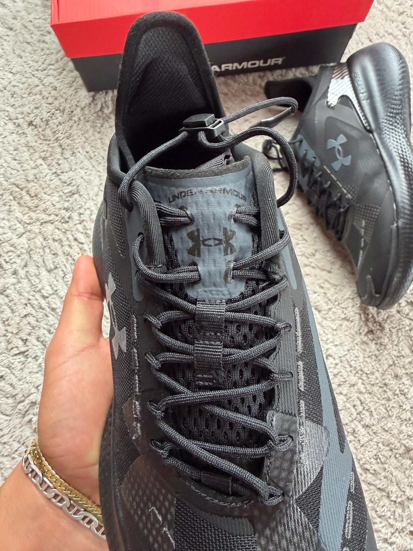 UNDER ARMOUR -ECHO SLIPSPEED- M1