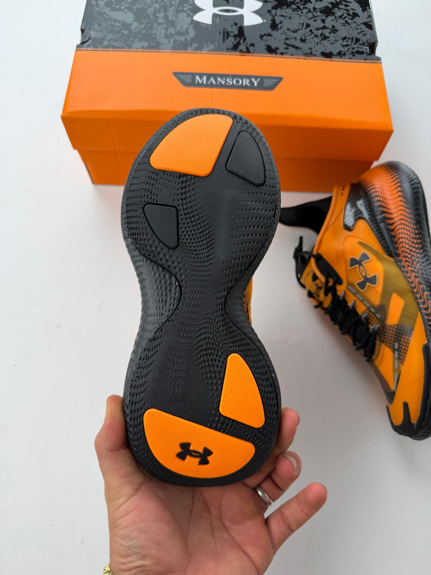 UNDER ARMOUR -ECHO SLIPSPEED- M2