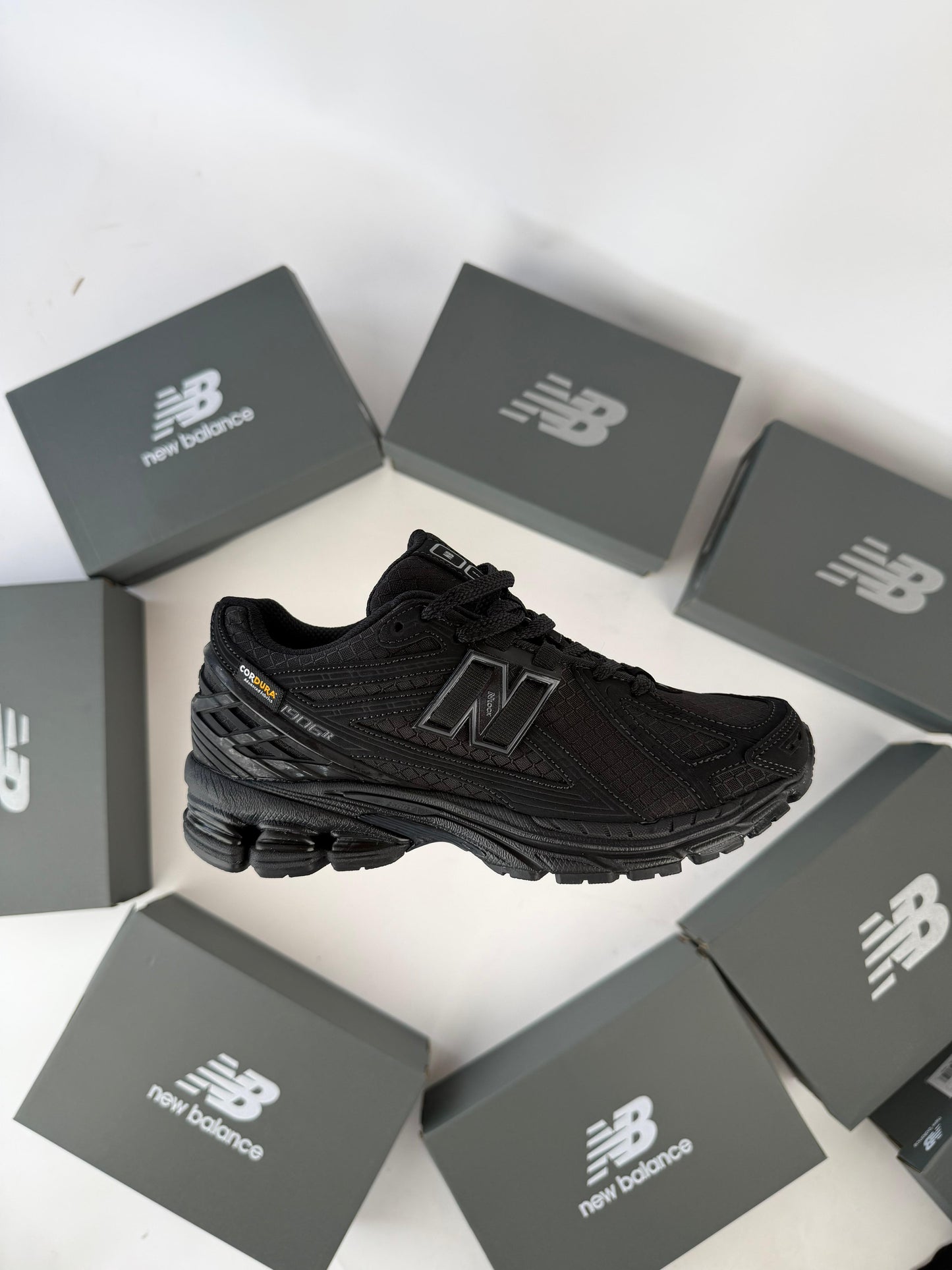 NEW BALANCE 1906R - MODELO 1