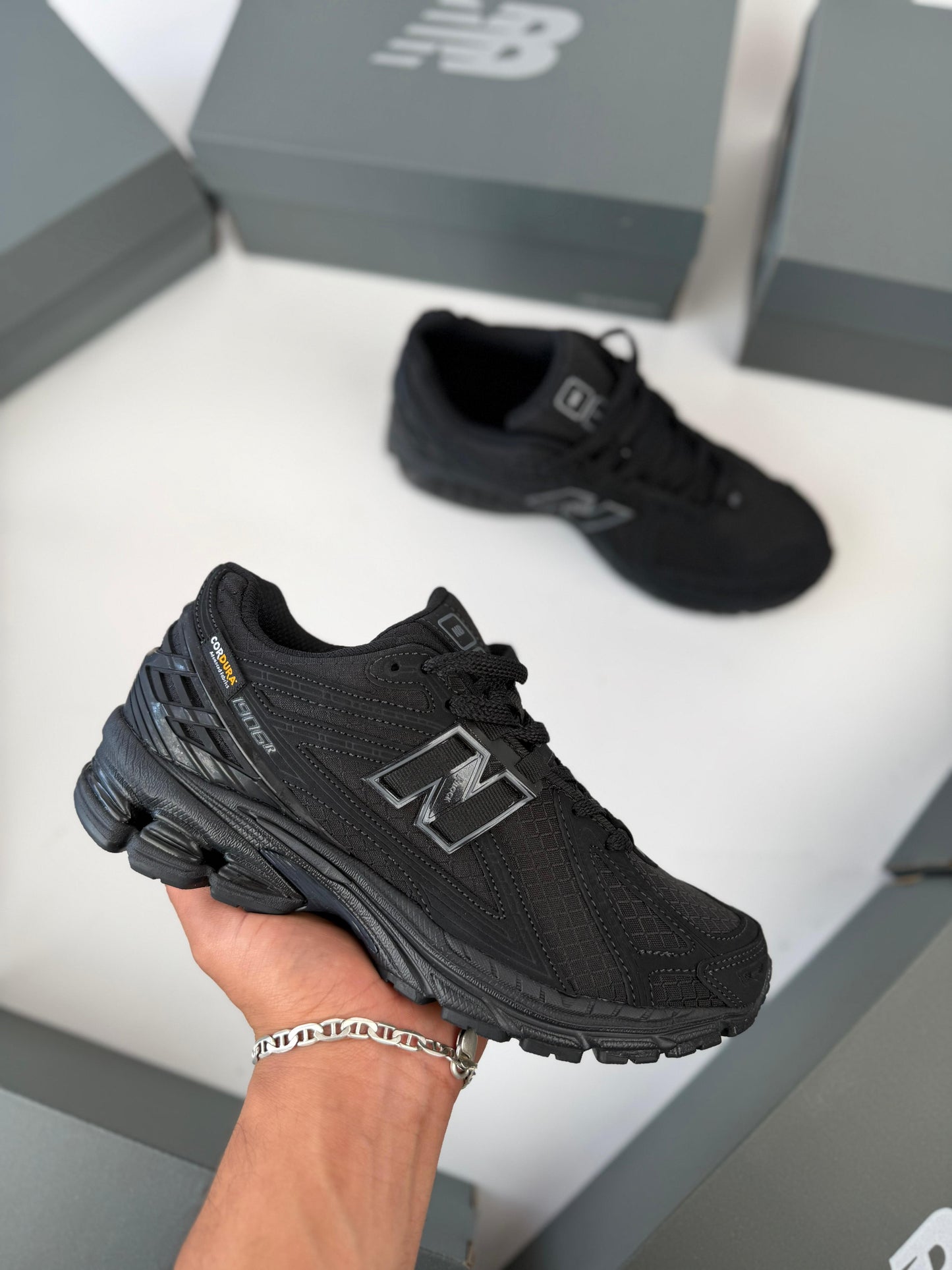 NEW BALANCE 1906R - MODELO 1