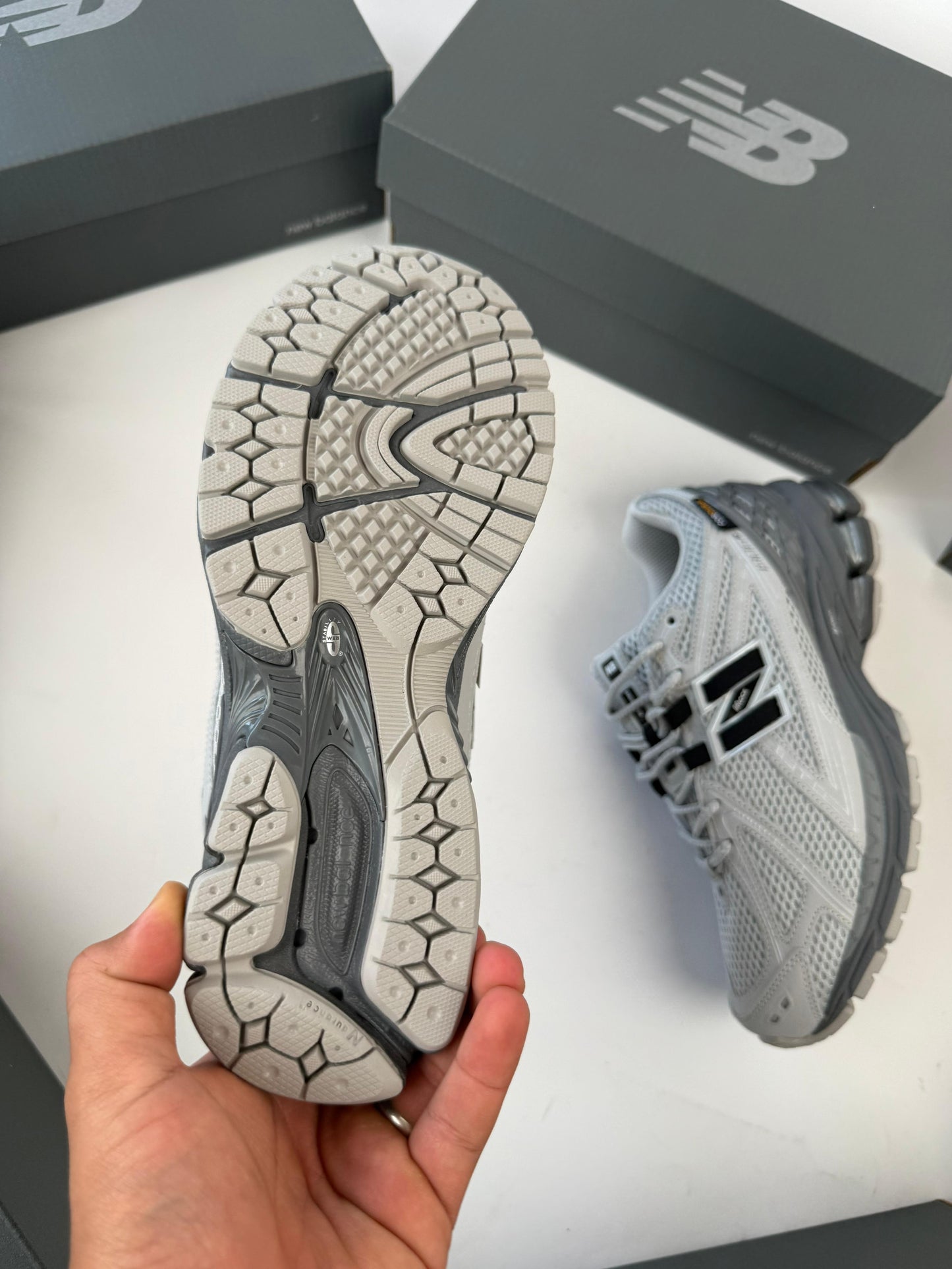 NEW BALANCE 1906R - MODELO 3