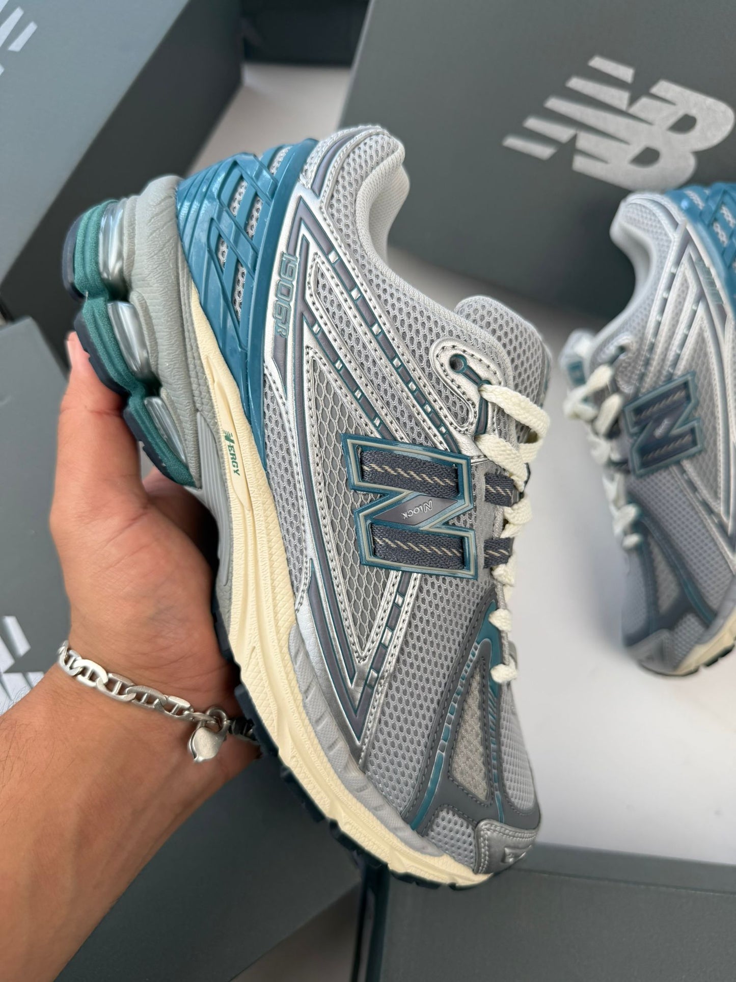 NEW BALANCE 1906R - MODELO 5