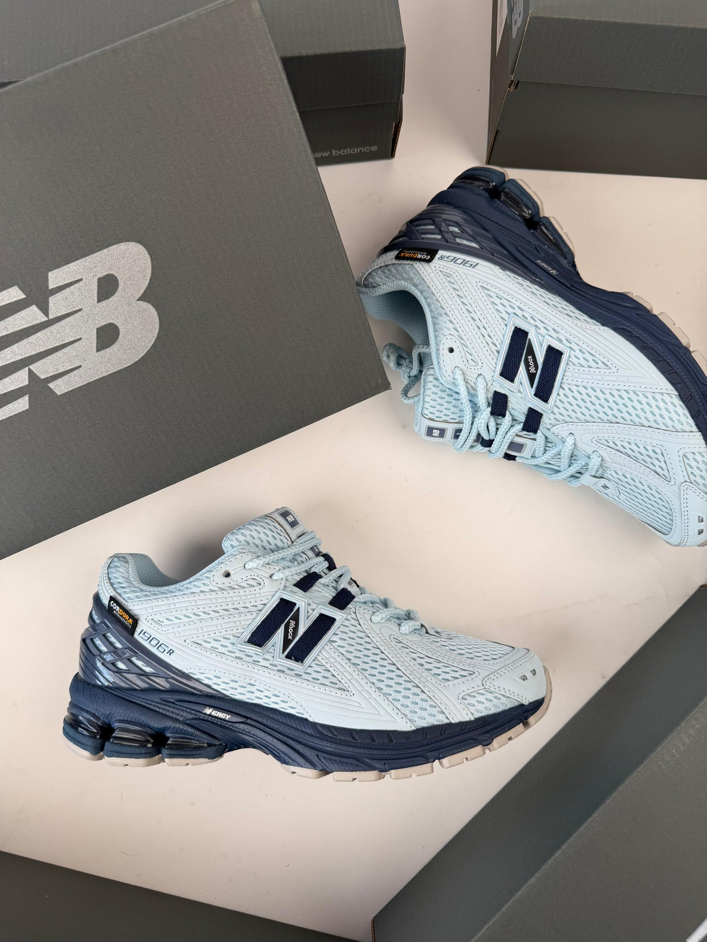 NEW BALANCE 1906R - MODELO 4