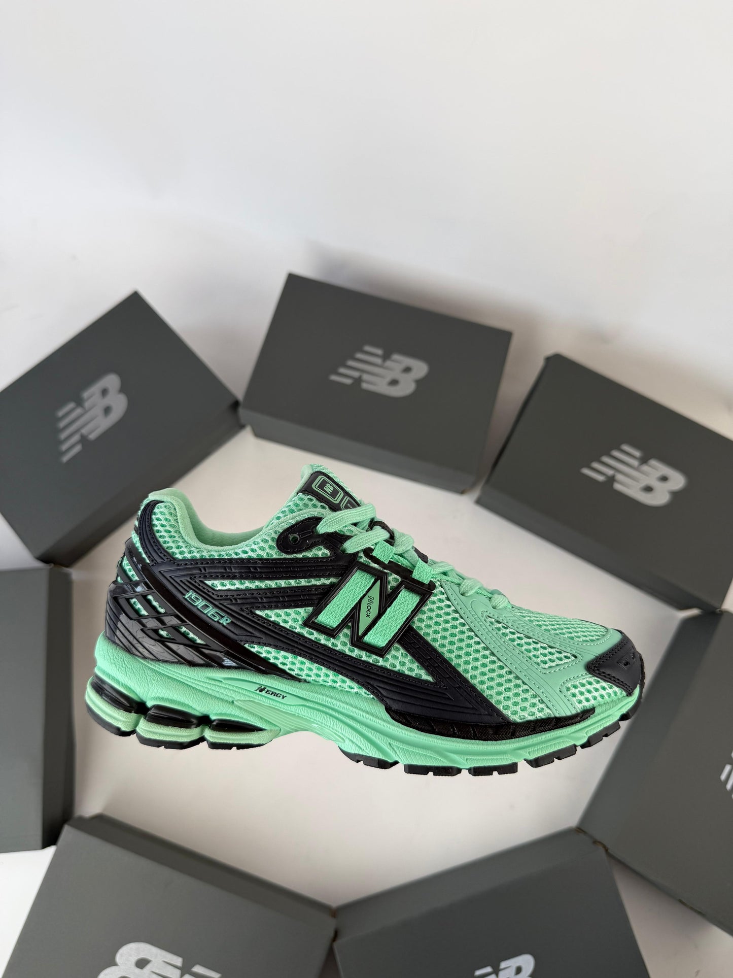 NEW BALANCE 1906R - MODELO 8