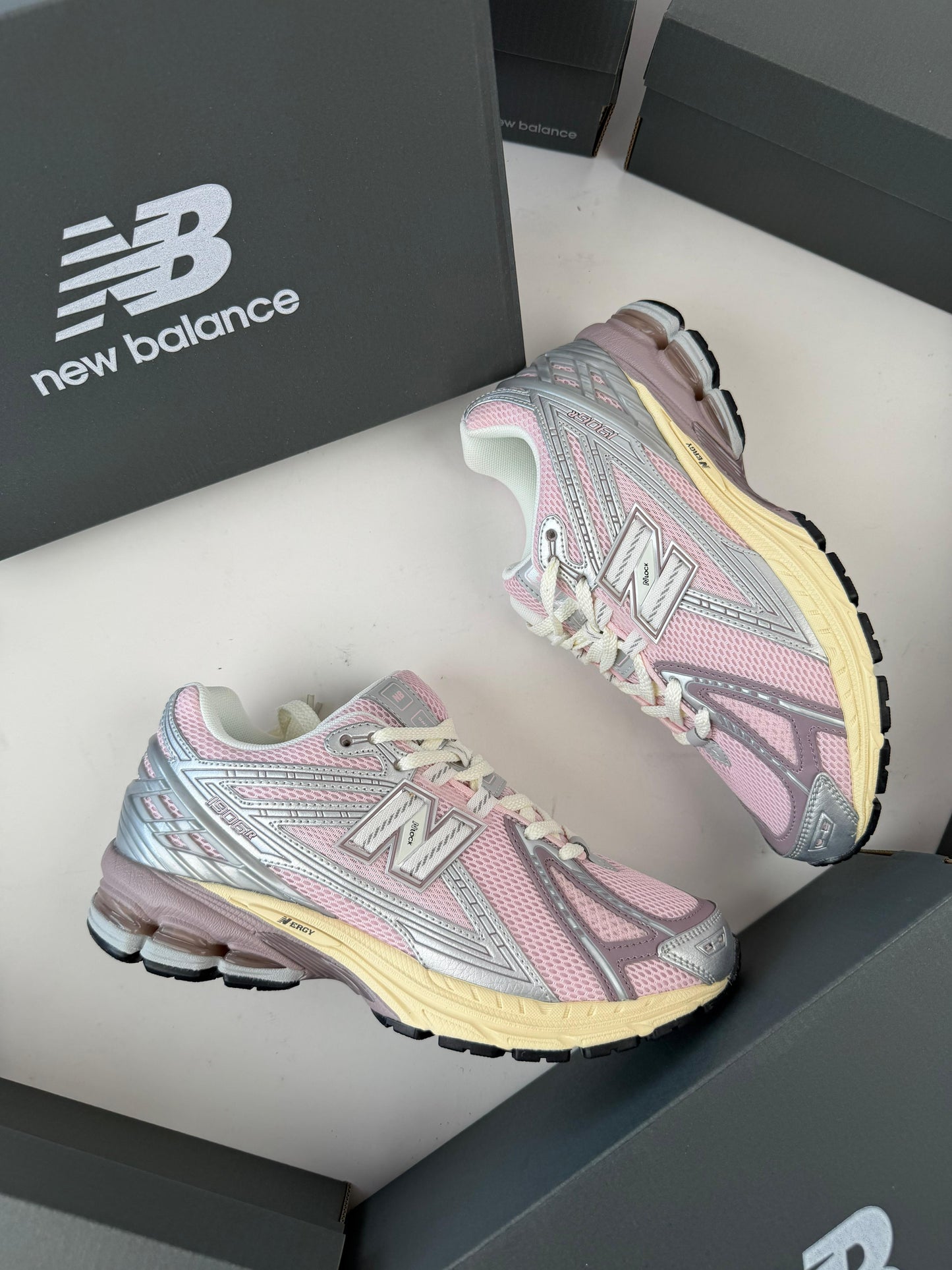 NEW BALANCE 1906R - MODELO 9