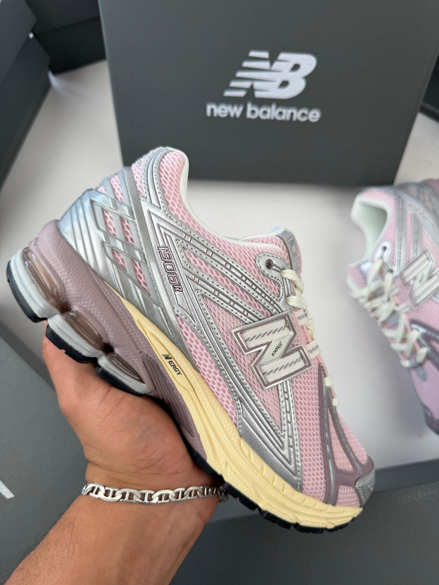 NEW BALANCE 1906R - MODELO 9
