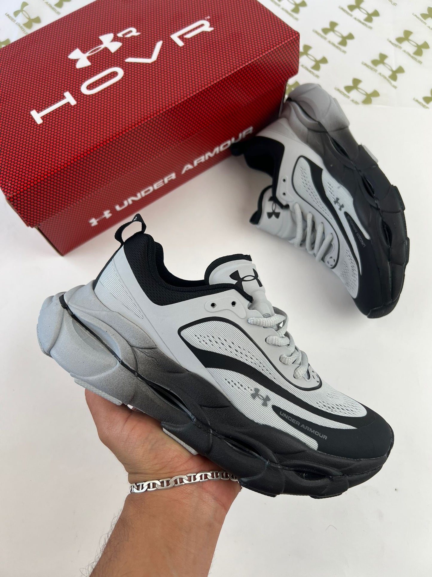 UNDER ARMOUR -HOVER REACTOR- M3