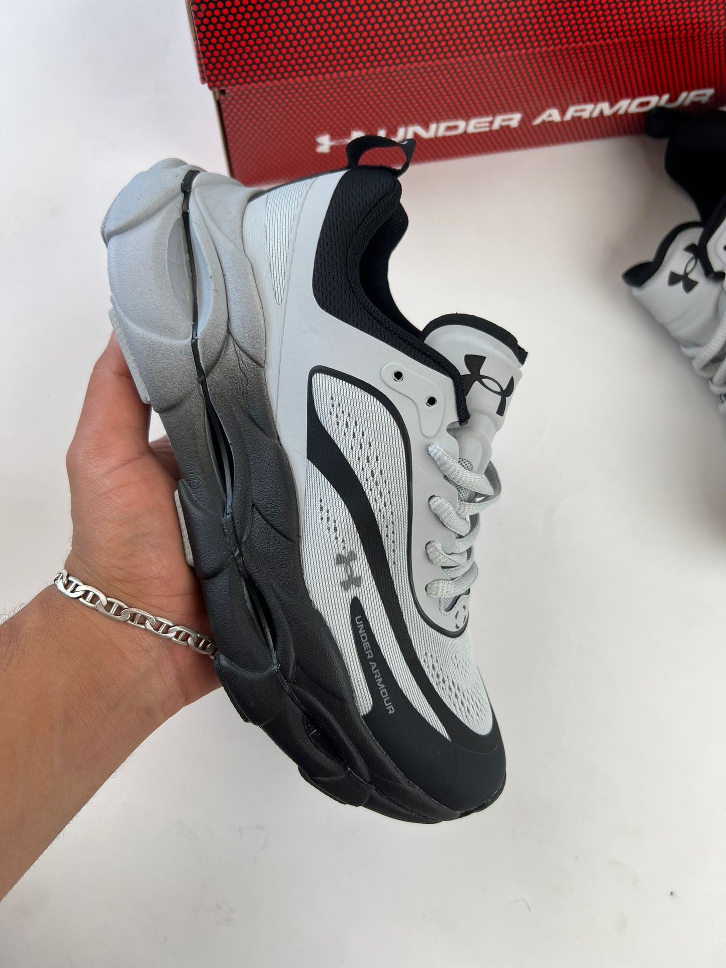 UNDER ARMOUR -HOVER REACTOR- M3