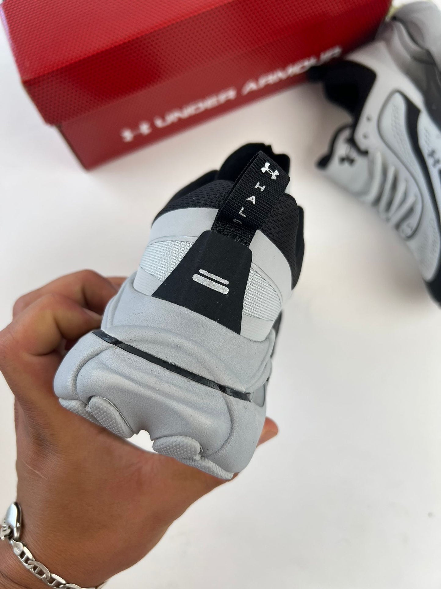 UNDER ARMOUR -HOVER REACTOR- M3