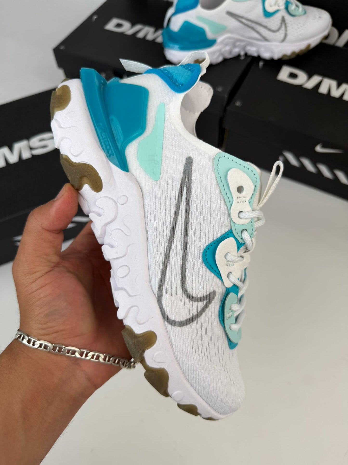 NIKE REACT VISION - M6