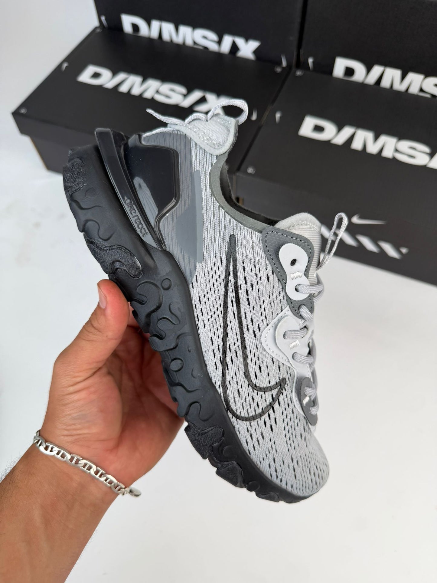 NIKE REACT VISION - M12