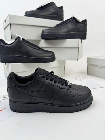 NIKE AIRFORCE 1 - NEGRAS