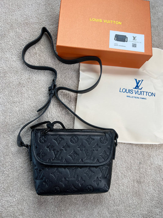 BOLSO HOMBRE - LV- M6